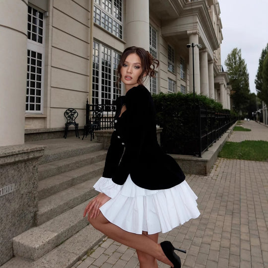Damen festliches Kleid mit elegantem Schwarz-weiß-Design und Rüschenabschluss R&B