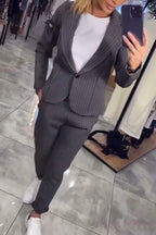 Damen Elegantes Blazer-Hosen-Set mit feinen Streifen R&B