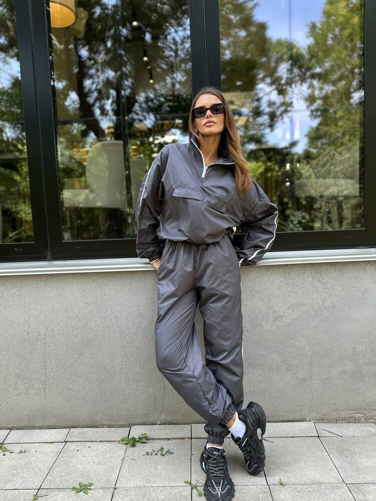 Damen Sportliches Set aus leichtem Material mit Reißverschluss R&B
