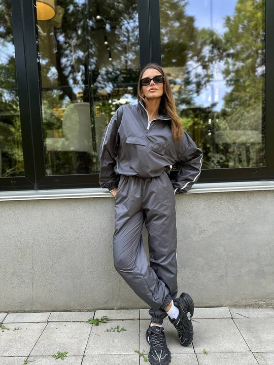 Damen Sportliches Set aus leichtem Material mit Reißverschluss R&B