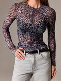 Damen nan feines Netzshirt mit Allover-Tiermuster, tailliertem Schnitt und Rundhalsausschnitt R&B