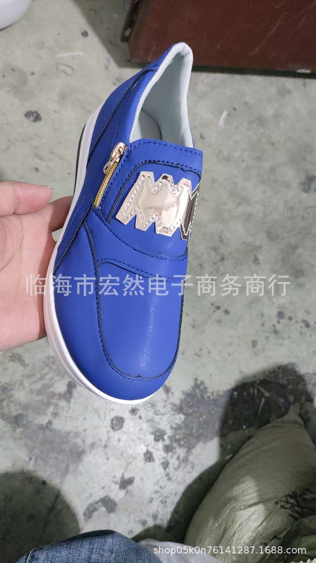 Damen Slip-On Sneakers mit goldenem Reißverschluss und trendigem Design R&B