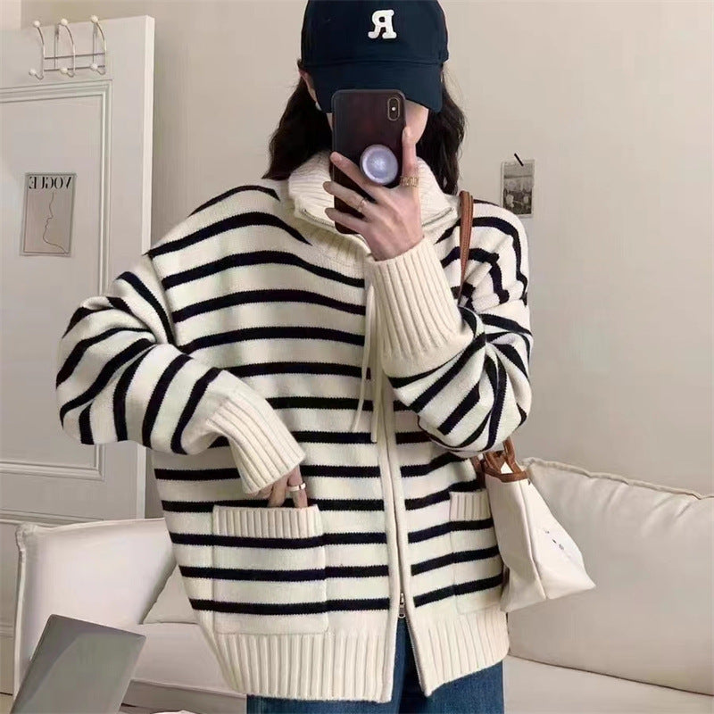 Damen Strickjacke mit modernem Streifenmuster und praktischen Taschen R&B