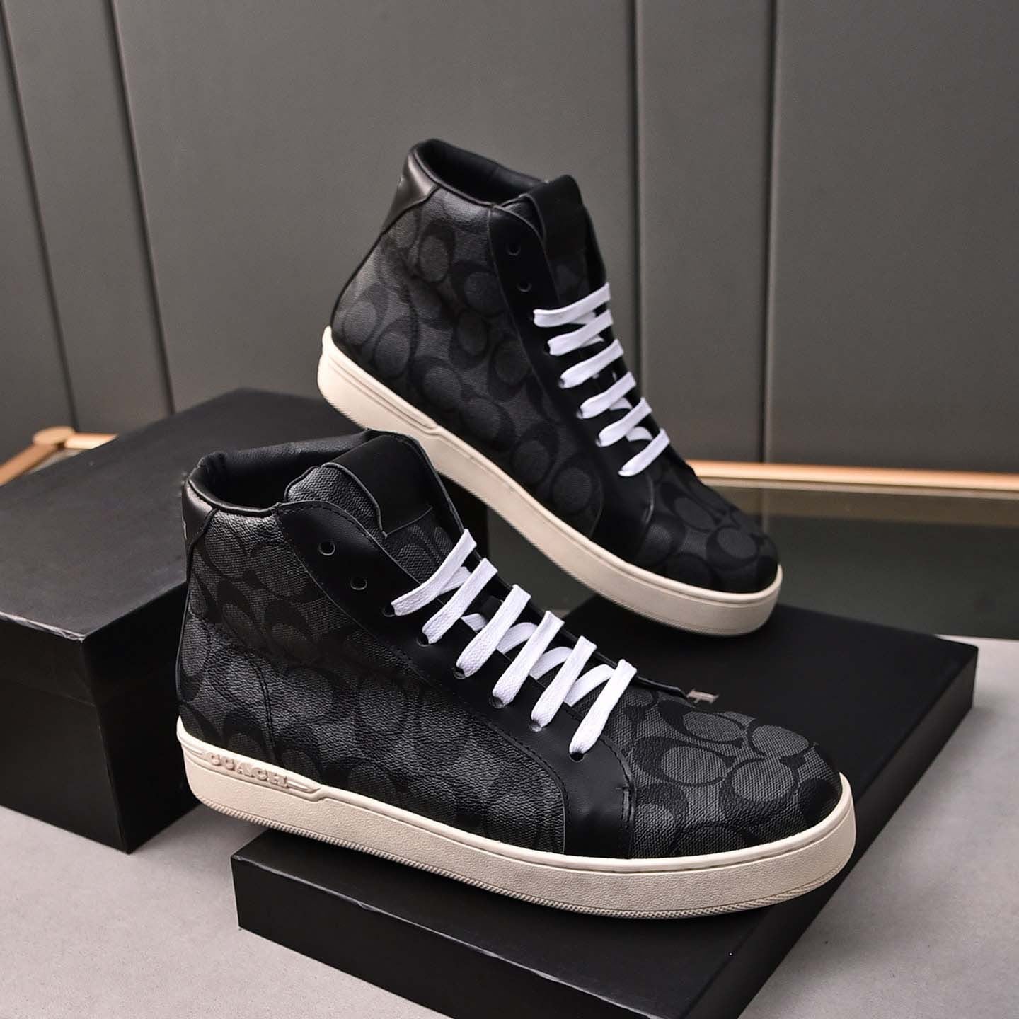 Damen Sportliche High-Top Sneakers mit modischem Oberflächendesign R&B