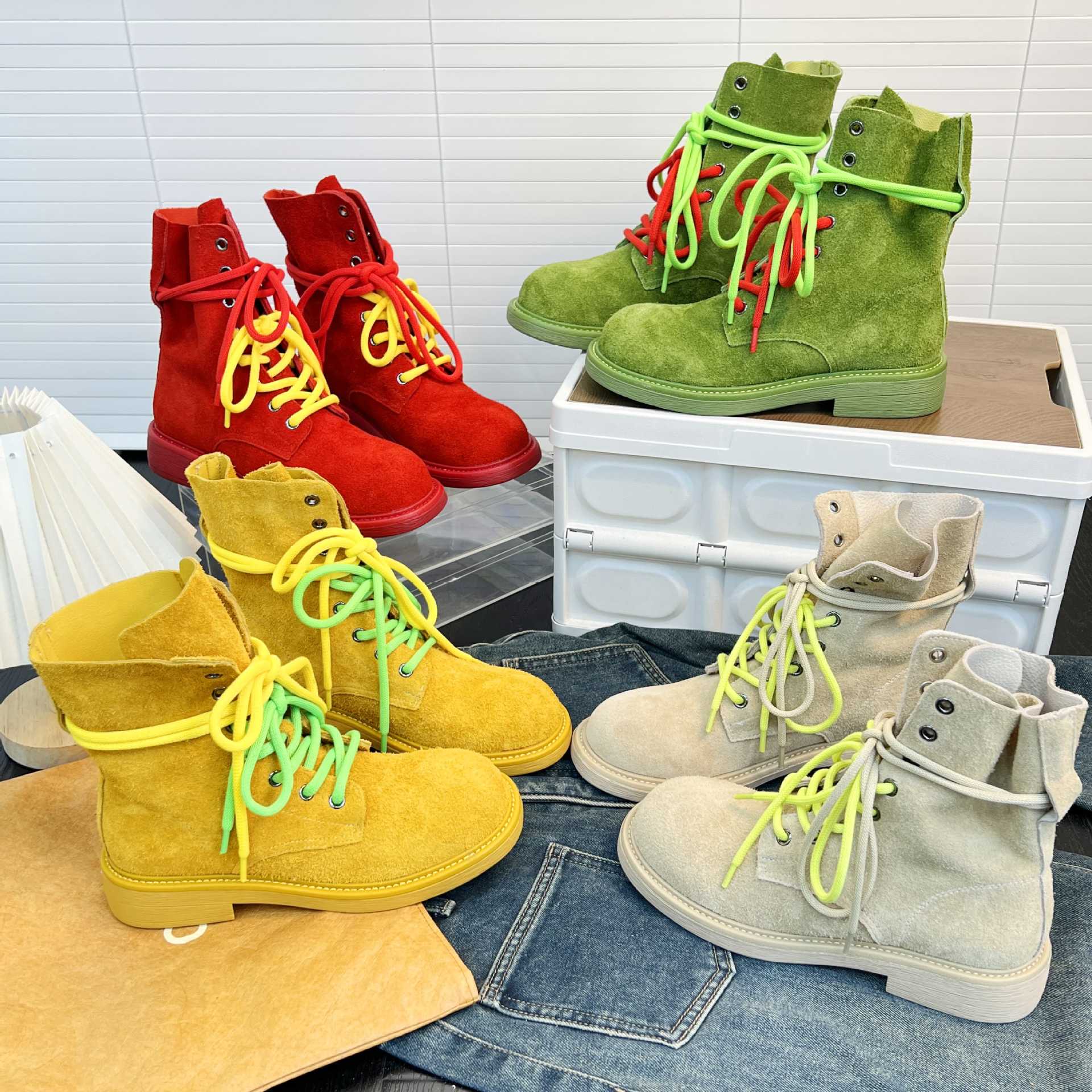 Damen modische Wildleder-Boots mit neonfarbenen Schnürsenkeln und robustem Profil R&B