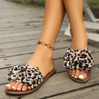 Damen modische Slide-Sandalen mit elegantem Leopardenmuster und dekorativem Schleifendetail R&B