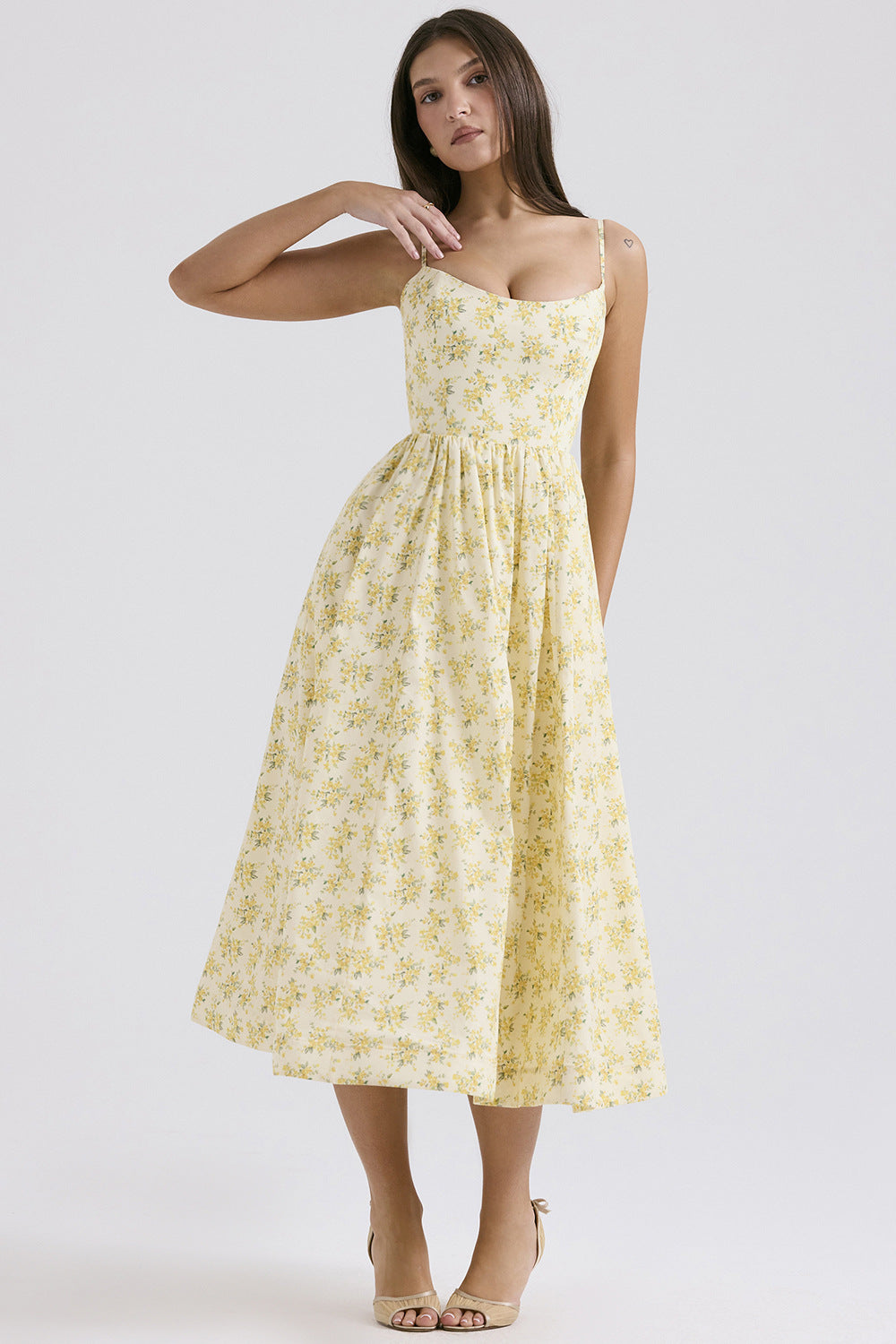 Damen Midi-Blumenkleid mit trägerlosem Stil und schwingendem Rock R&B