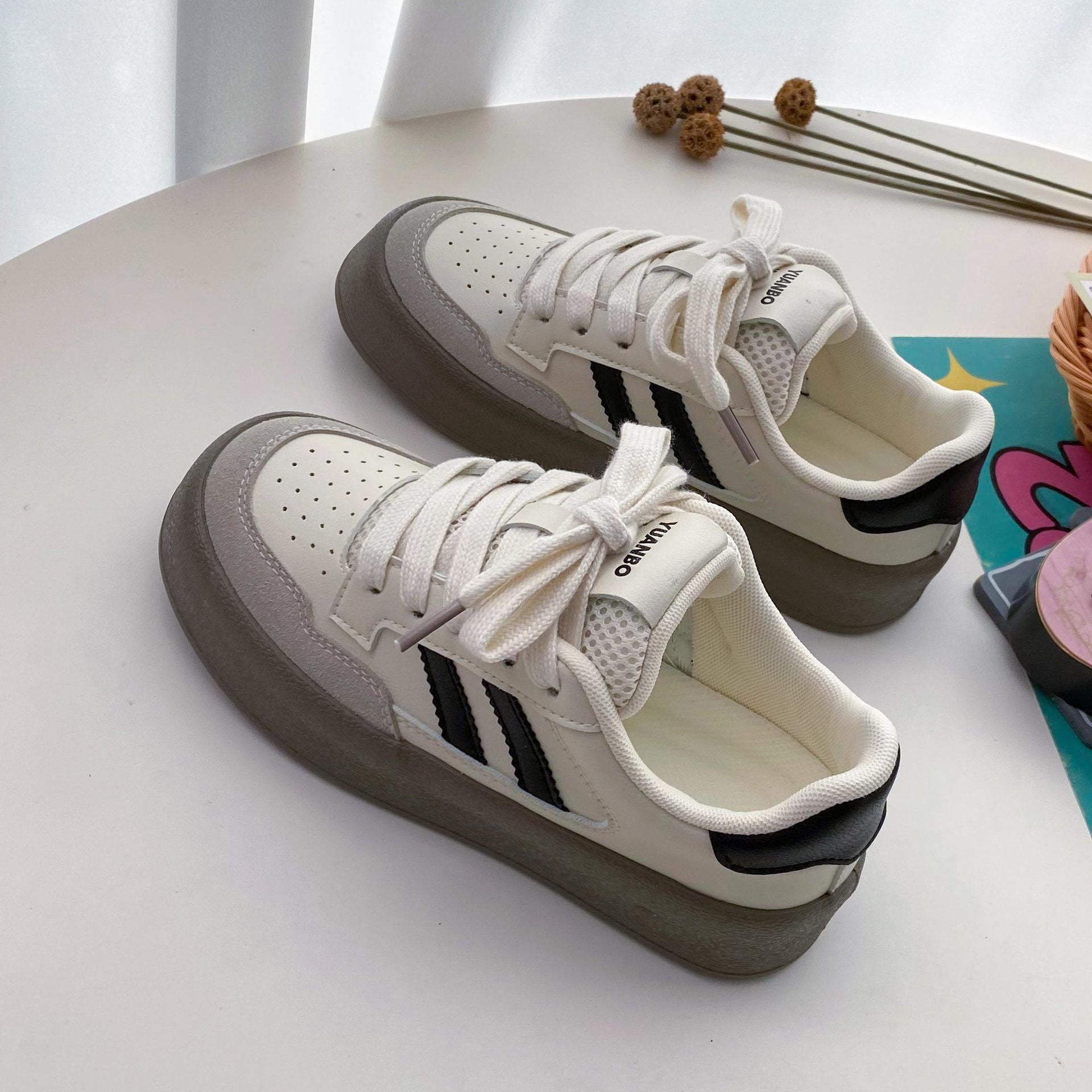 Damen Elegante Sneakers mit modischem Plateau und innovativem Schnürsystem