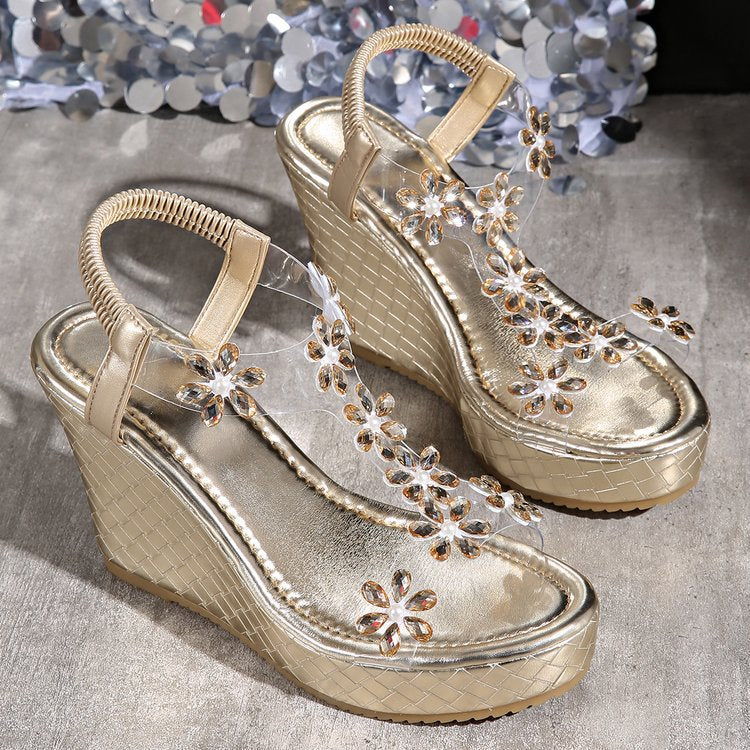 Damen Wedge-Sandalen mit floralen Akzenten und transparentem Riemendesign R&B