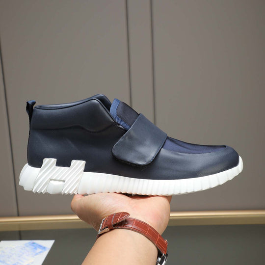 Damen Sportliche Slip-On Sneakers mit modernem Verschlussmechanismus R&B