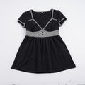 Damen Freizeidkleid mit kontrastierenden Liniendetails und schwingendem Rock R&B