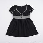 Damen Freizeidkleid mit kontrastierenden Liniendetails und schwingendem Rock R&B