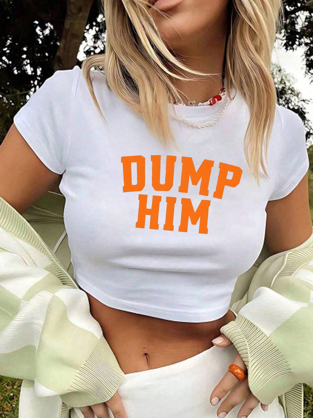 Damen T-Shirt mit funkelndem Discokugel-Motiv und zeitgemäßem Schleifendetail R&B