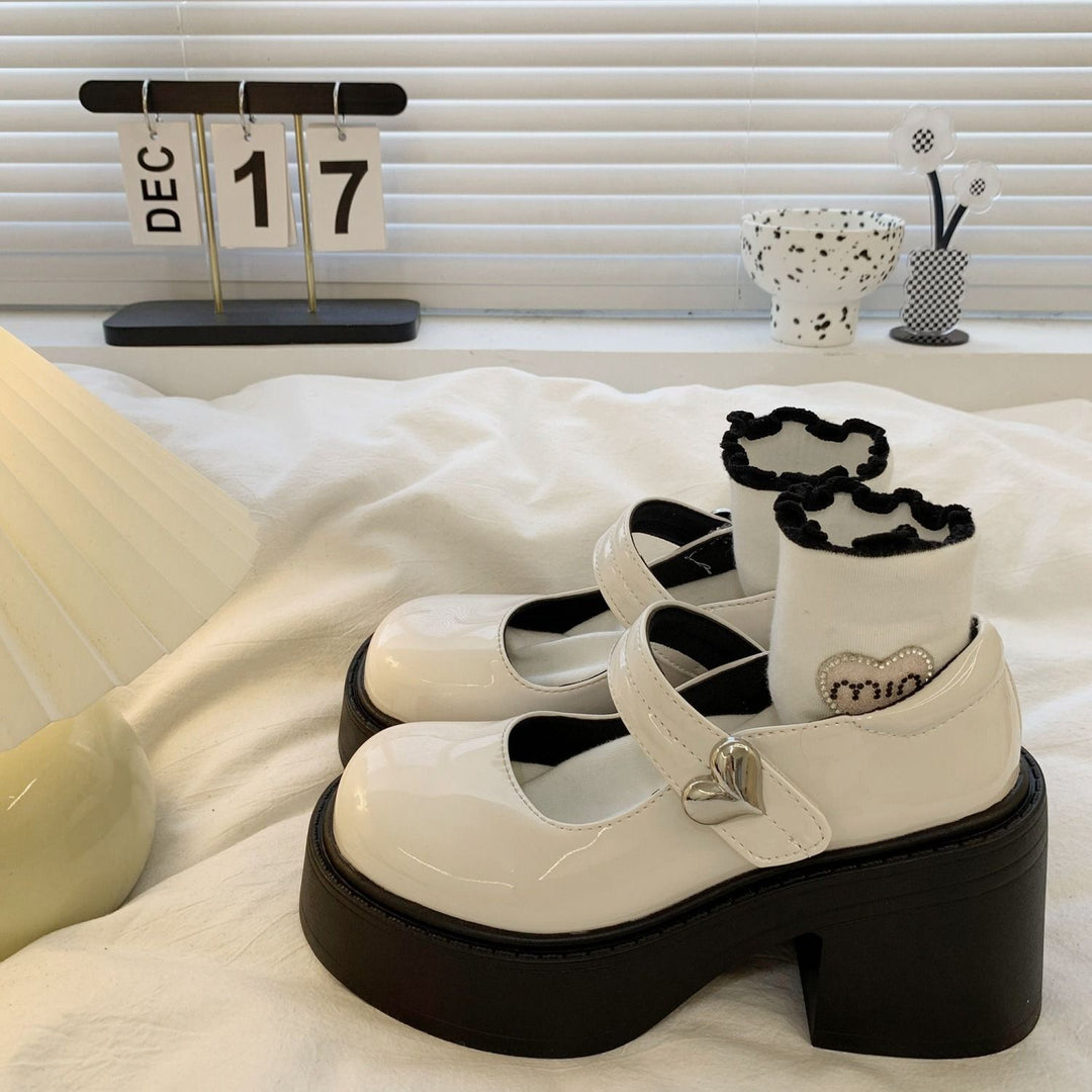Damen Modische Plateau Schuhe mit Herzschnalle und glänzender Oberfläche R&B