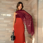 Damen Elegantes, schulterfreies Abendkleid mit Raffungen und Beinschlitz