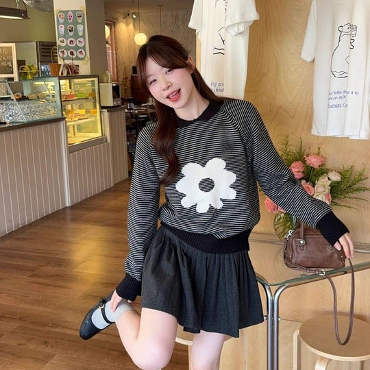 Damen gestreifter Pullover mit floraler Applikation und lässigem Schnitt