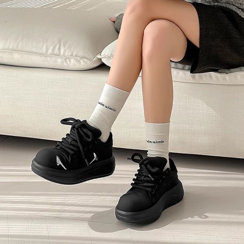 Damen sportliche Sneakers mit dämpfender Laufsohle und modernem Design