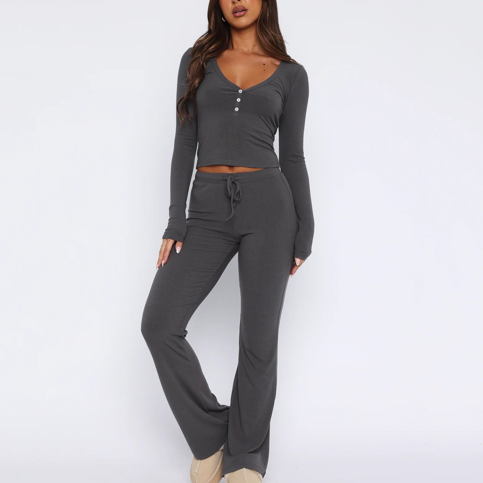 Damen Loungewear-Anzug aus weichem Rippstoff mit Knopfleiste und elastischem Bund R&B
