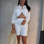 Damen lässiges Sommer-Outfit mit geknotetem Overshirt und Short R&B