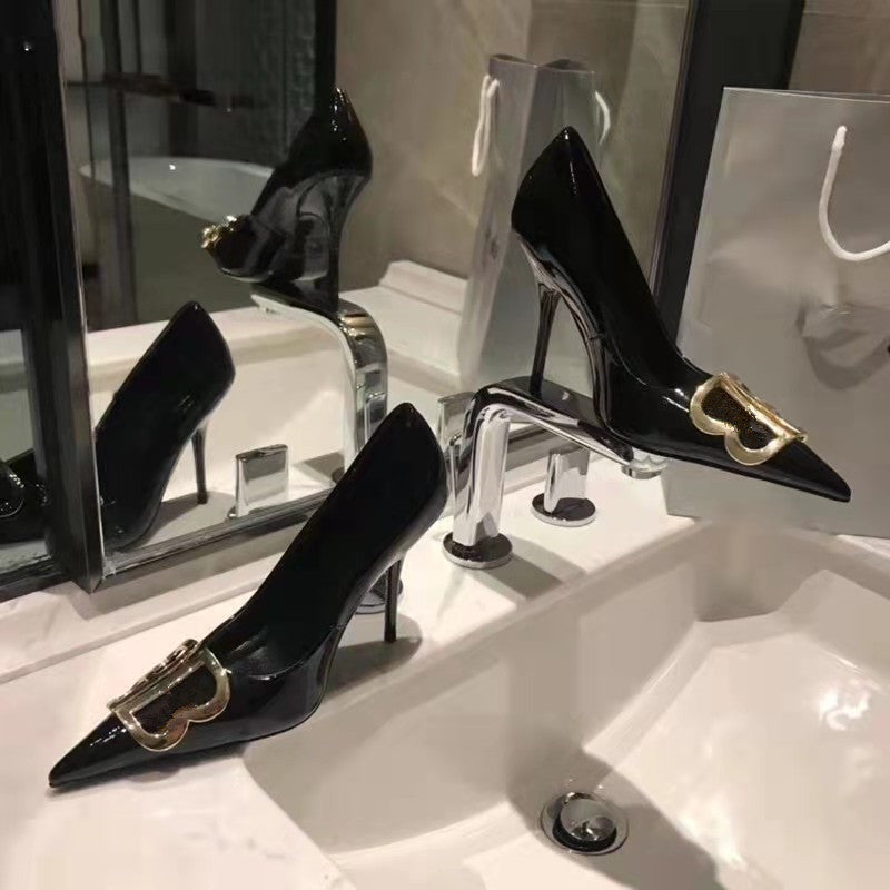 Damen elegante High Heel Pumps mit luxuriösem Design und goldenen Applikationen R&B