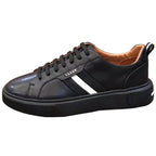Herren Sneaker mit modischen Akzenten von R&B