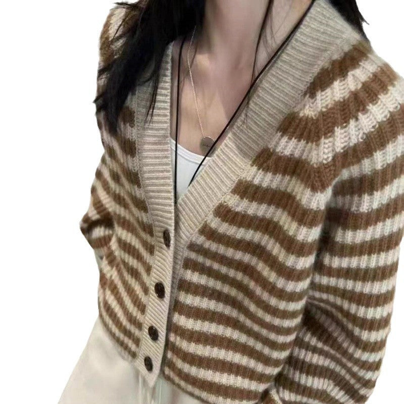 Damen gestreifte Strickjacke mit weitem Schnitt und Knopfdetails R&B