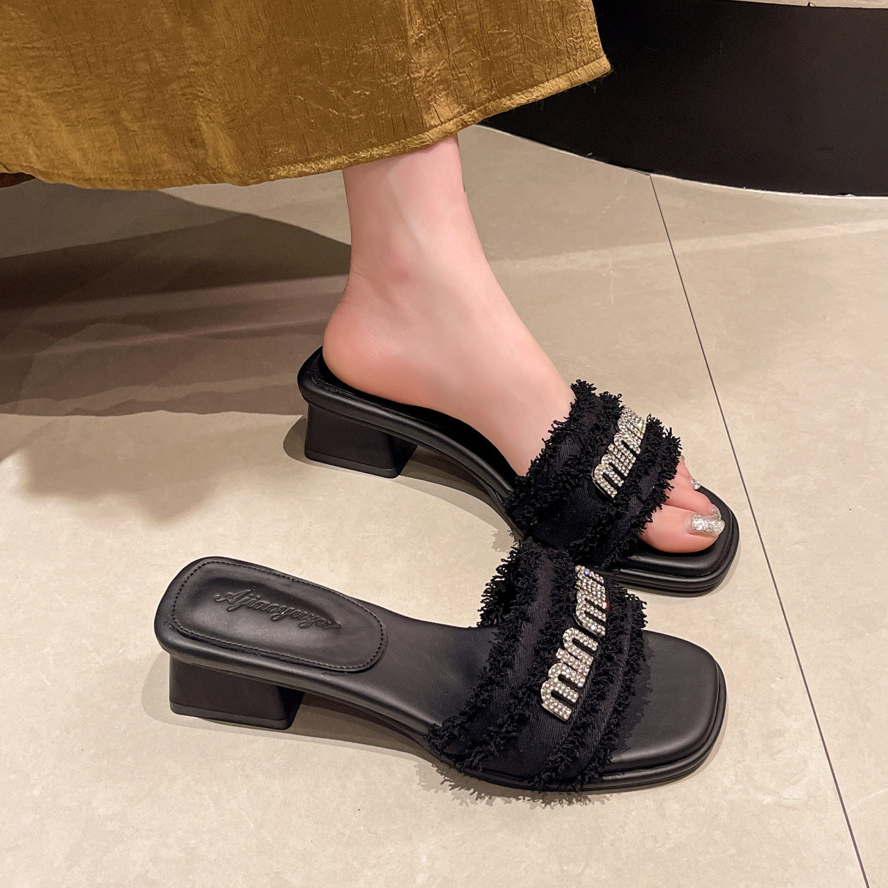 Damen stilvolle Riemensandalen mit Fransen und funkelnden Applikationen EB