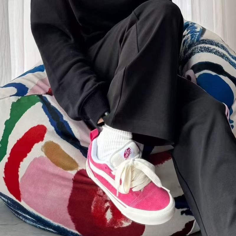 Damen Sneakers im Vintage-Stil mit farbigen Suede-Details