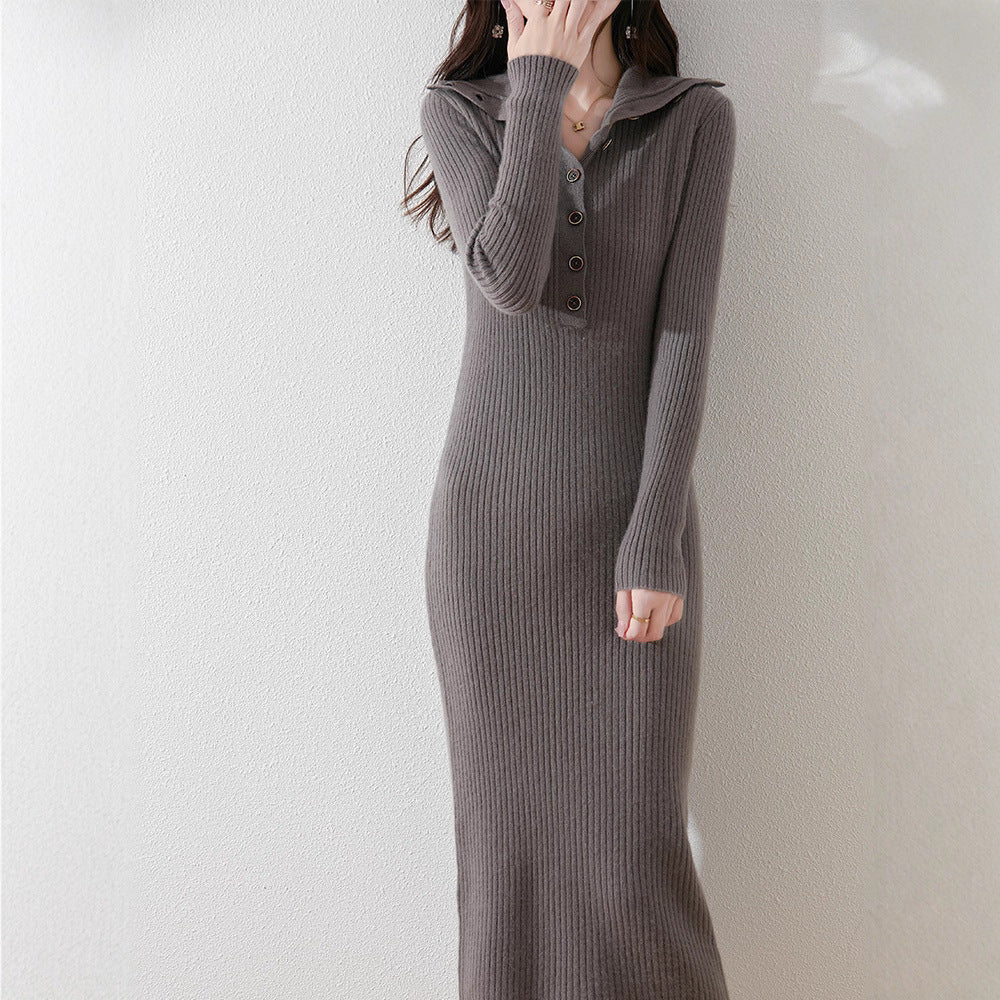 Damen Strickkleid mit Stehkragen und dekorativen Knöpfen