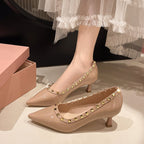 Damen elegante spitze Pumps mit funkelnden Pyramidendetails