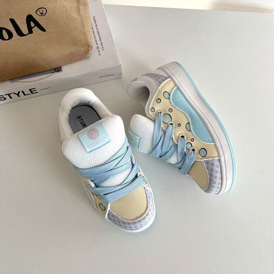 Damen Sneaker mit verspieltem Design und atmungsaktiver Obermaterialkombination R&B