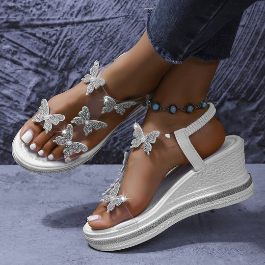 Damen Wedge-Sandaletten mit funkelnden Schmetterlingsapplikationen und transparenten Riemen R&B