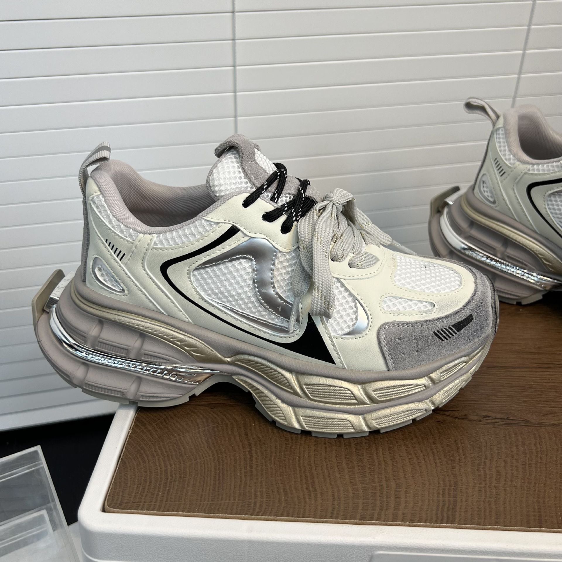 Damen Sportliche Sneakers mit atmungsaktiver Mesh-Oberfläche und stabiler Dämpfungstechnologie R&B