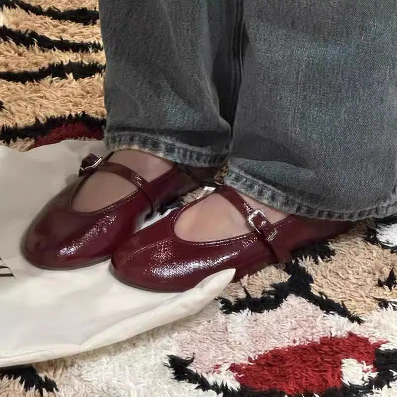 Damen Ballerinas mit elegantem Riemchenverschluss und glänzendem Obermaterial R&B