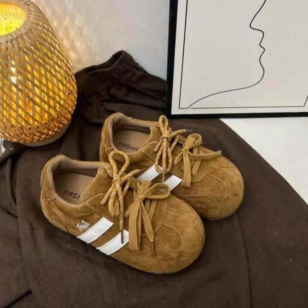 Damen modische Riemchen Sneaker aus Wildleder