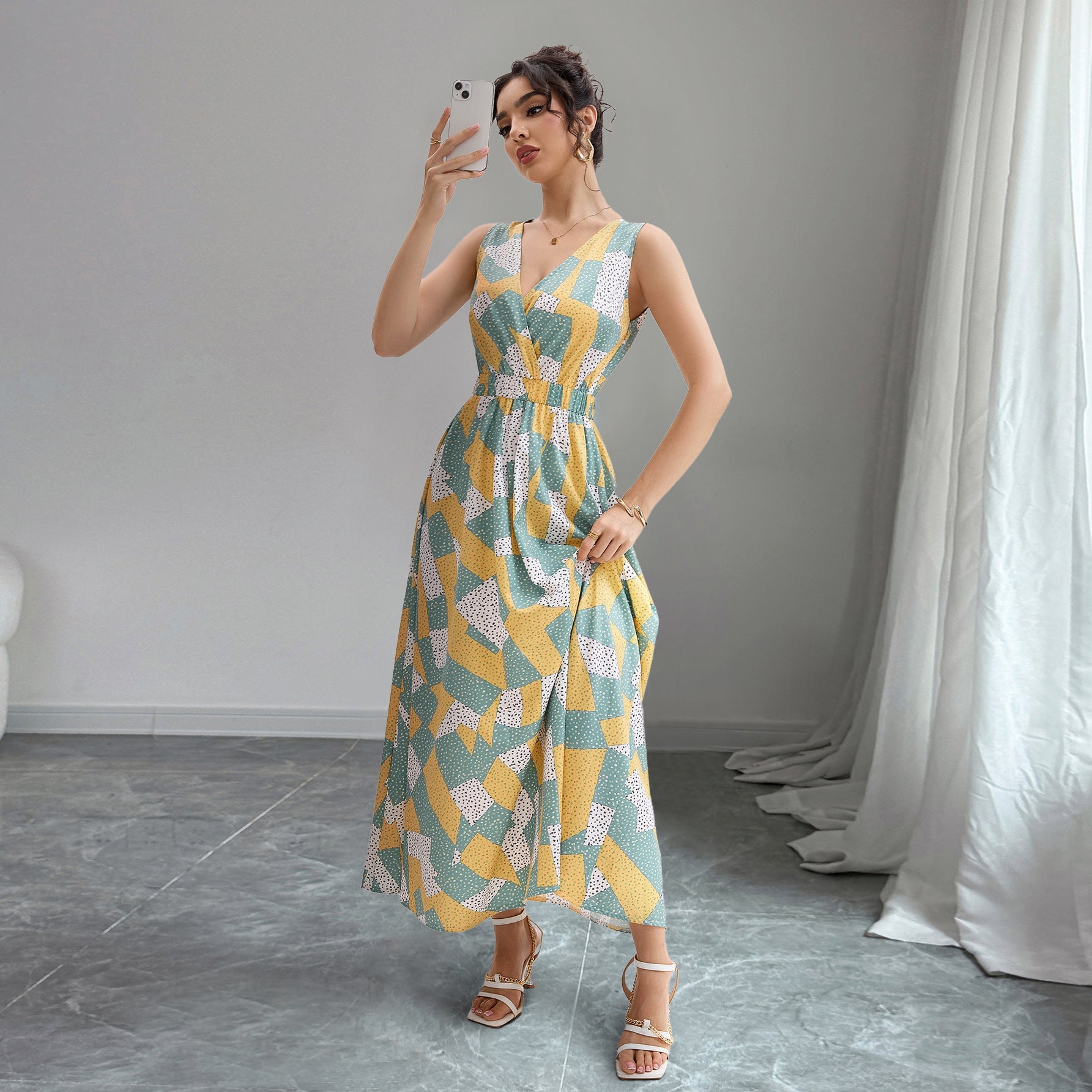 Damen Maxikleid mit geometrischem Design und tailliertem Schnitt R&B