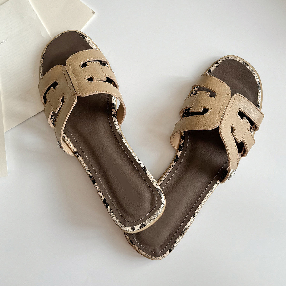 Damen Komfortable Slippers mit dekorativem Riemen und hochwertiger Sohle