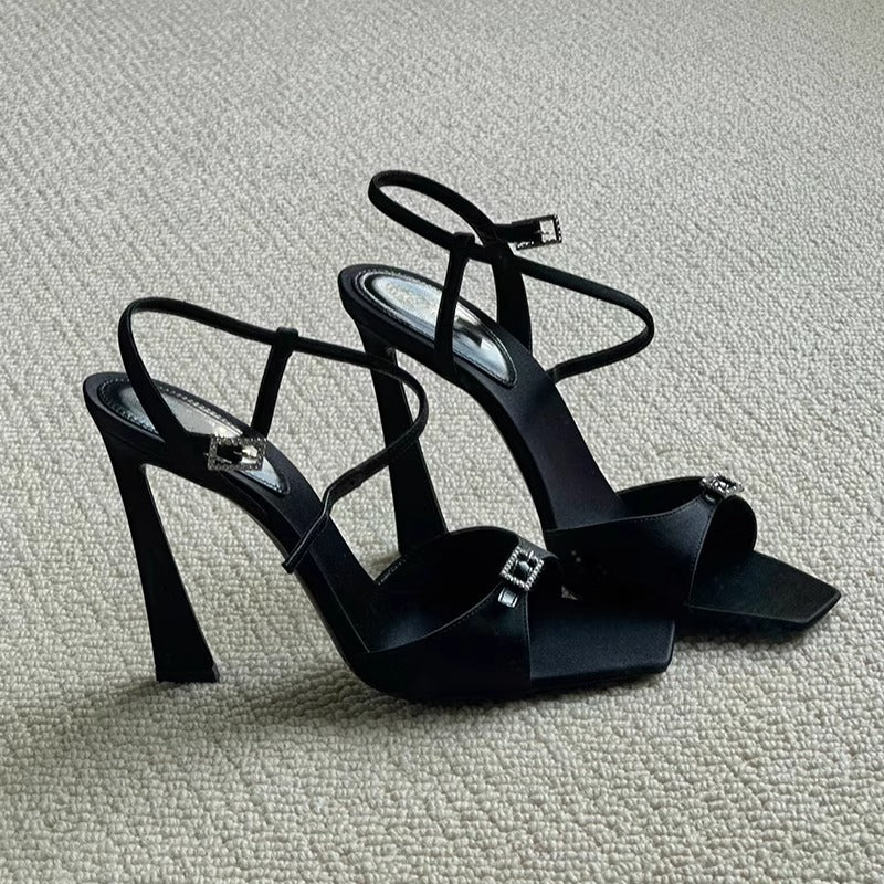 Damen elegante Slingback Sandalen mit filigranem Riemchen und funkelnder Applikation R&B