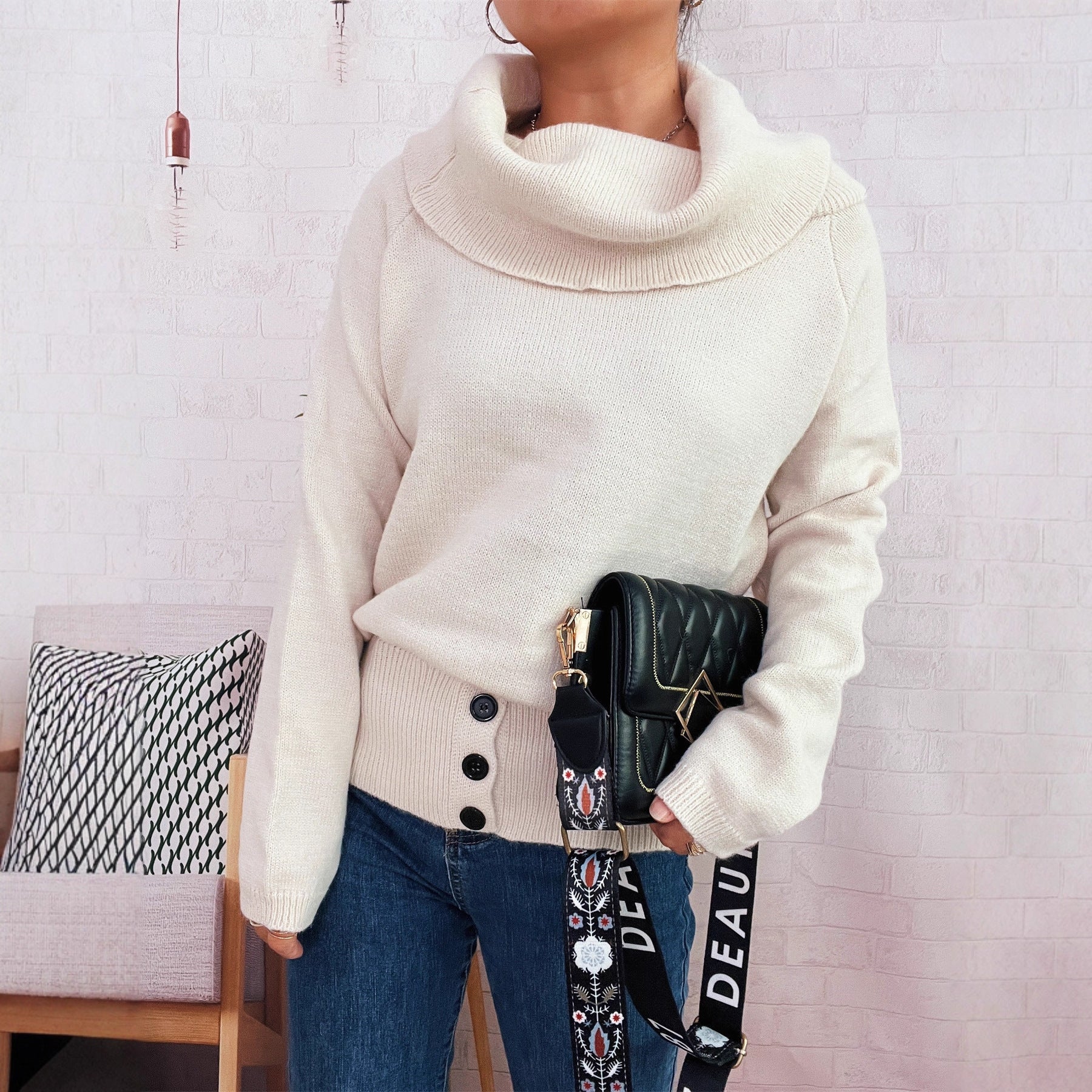 Damen Pullover mit weichem Kragen und dekorativen Knöpfen R&B