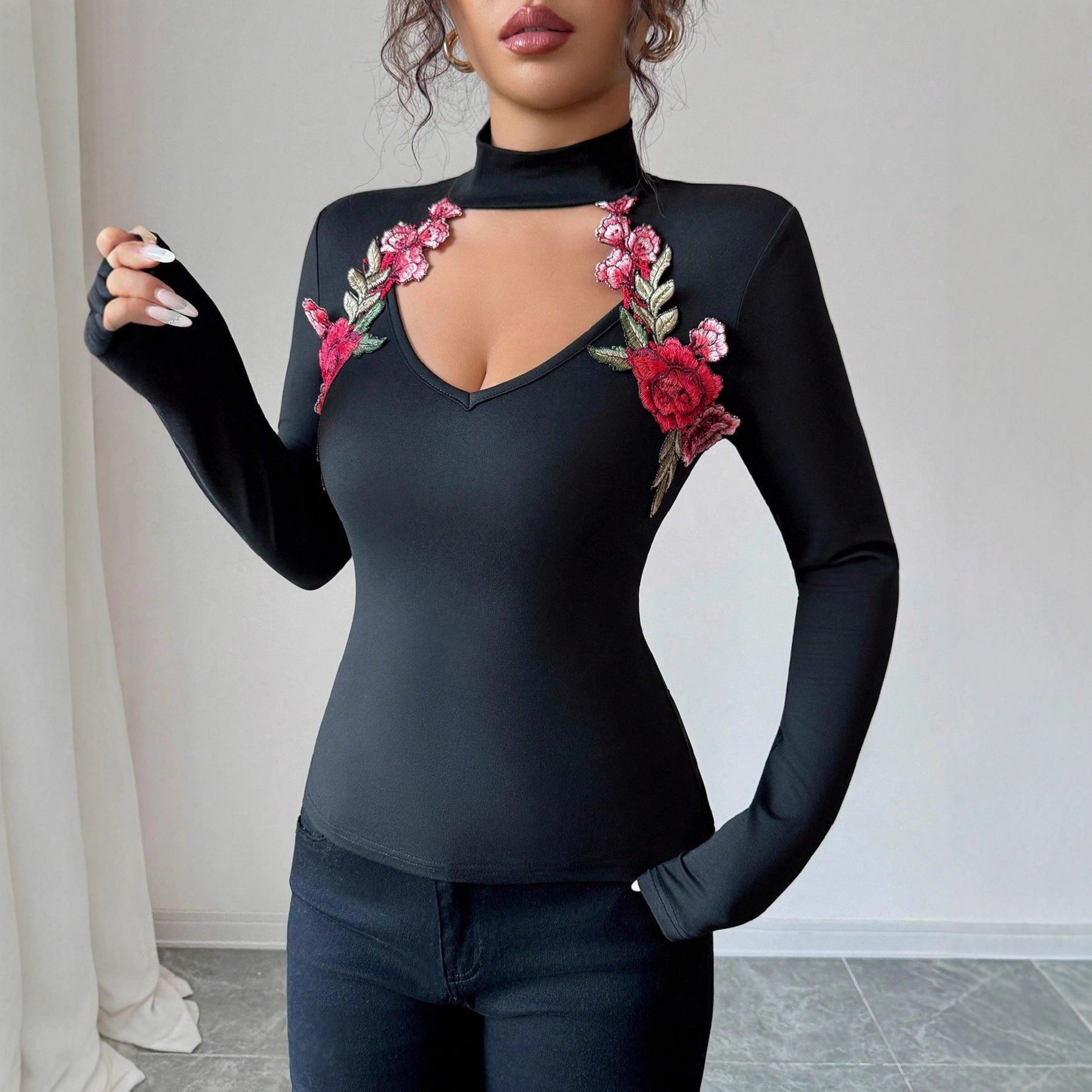 Damen nan taillierter Langarm-Body mit Stehkragen, V-Ausschnitt und floraler Stickapplikation R&B