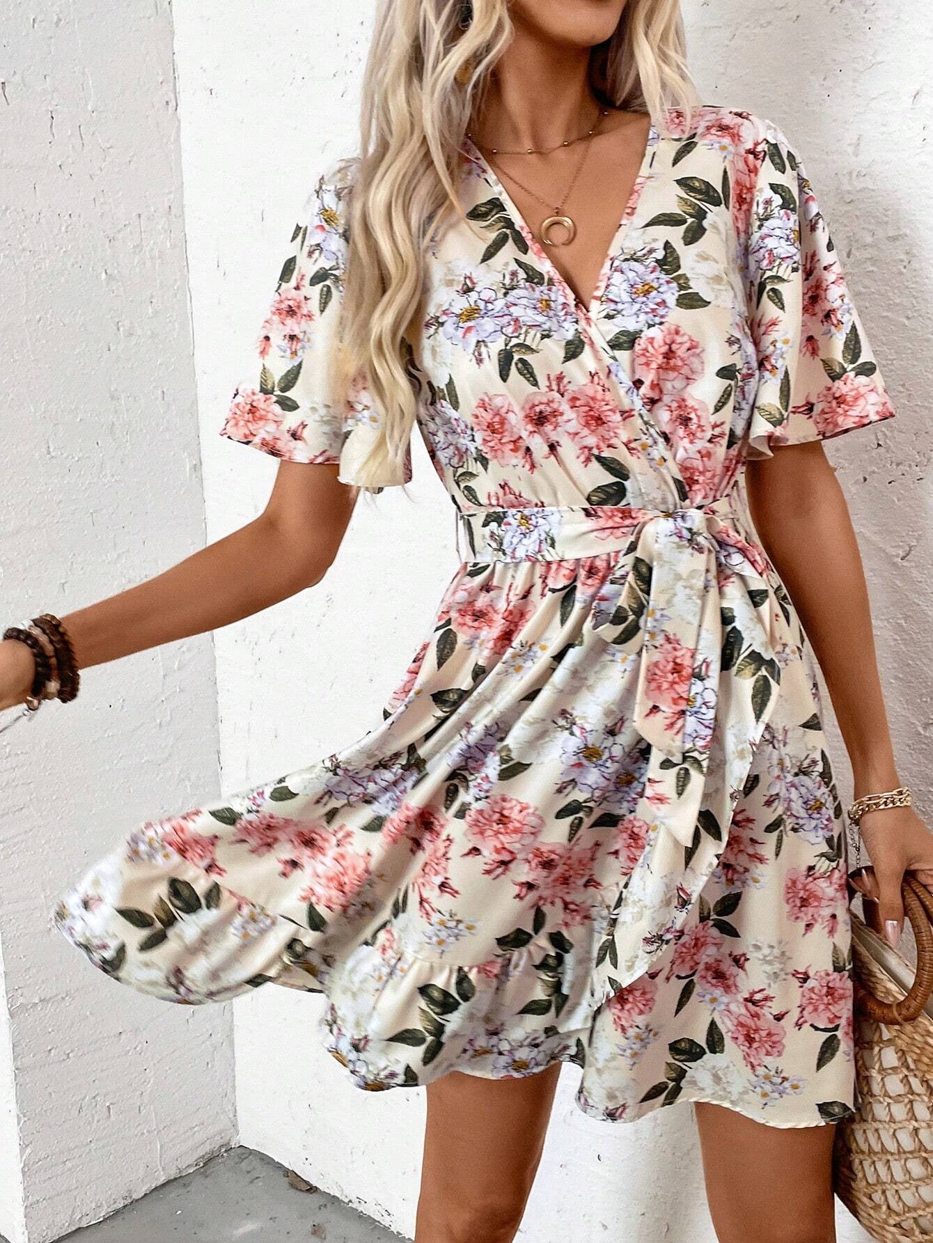 Damen Wickelkleid mit floralen Mustern und Rüschendetails R&B