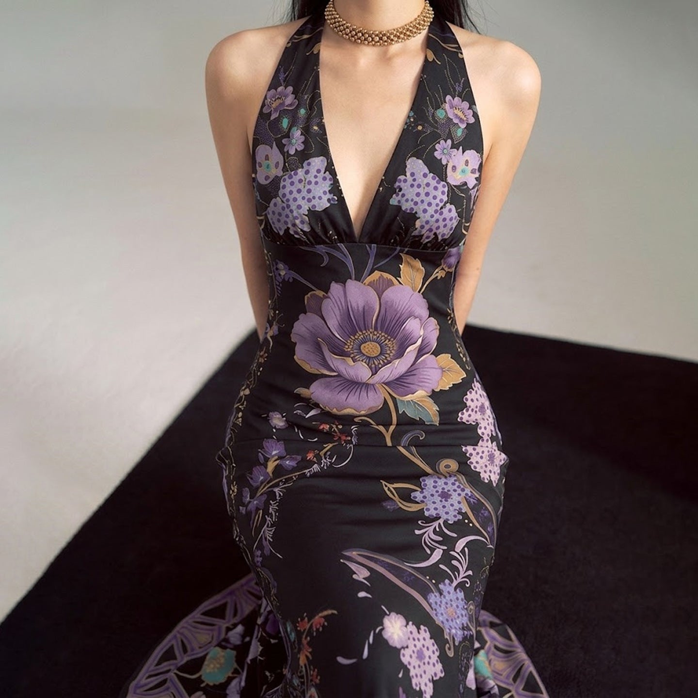 Damen Elegantes Maxikleid mit floralem Design und tiefem V-Ausschnitt R&B