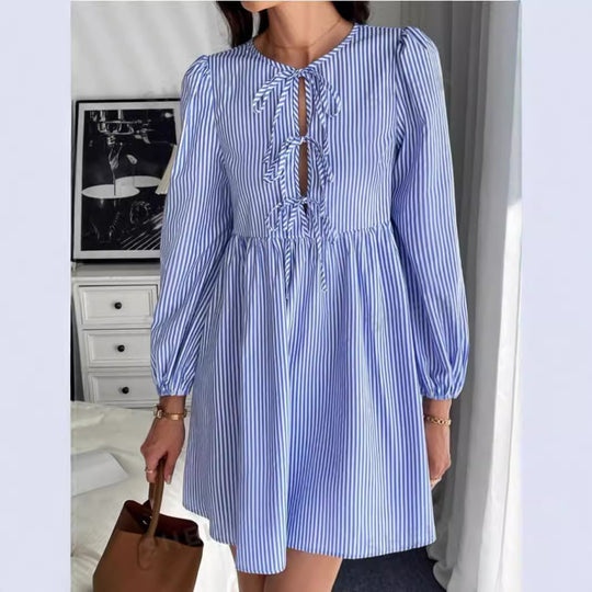 Damen Kleid mit verspieltem Schnitt und Rüschendetails R&B