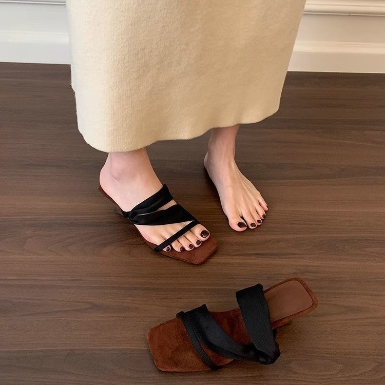 Damen Bockabsatz Mules mit strapazierfähigem Obermaterial und elegantem Riemendesign R&B