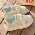 Damen Sneaker mit verspieltem Design und plüschigen Details