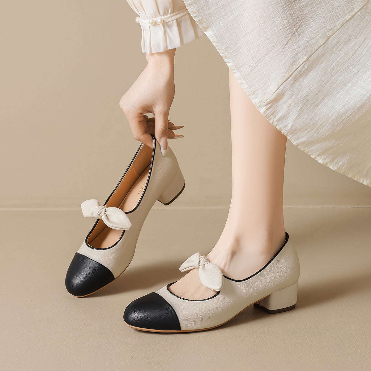 Damen elegante Ballerinas mit dekorativem Schleifenakzent und klassischem Farbblockdesign