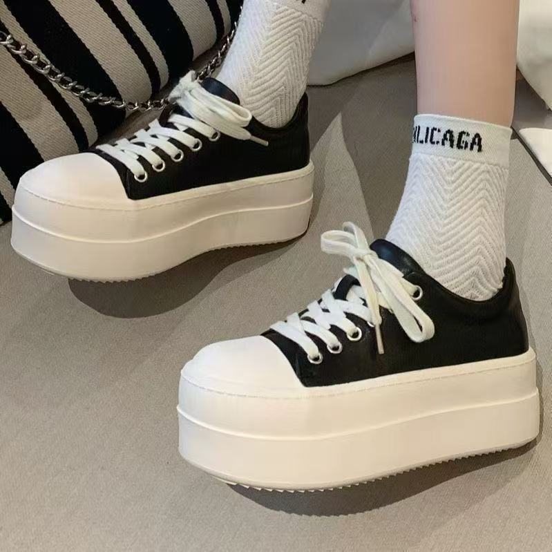 Damen Plateau-Sneaker mit stylischem Obermaterial und komfortabler Sohle R&B