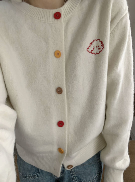 Damen kuschelige Strickjacke mit knöpfbarem Ausschnitt und gesticktem Motiv R&B