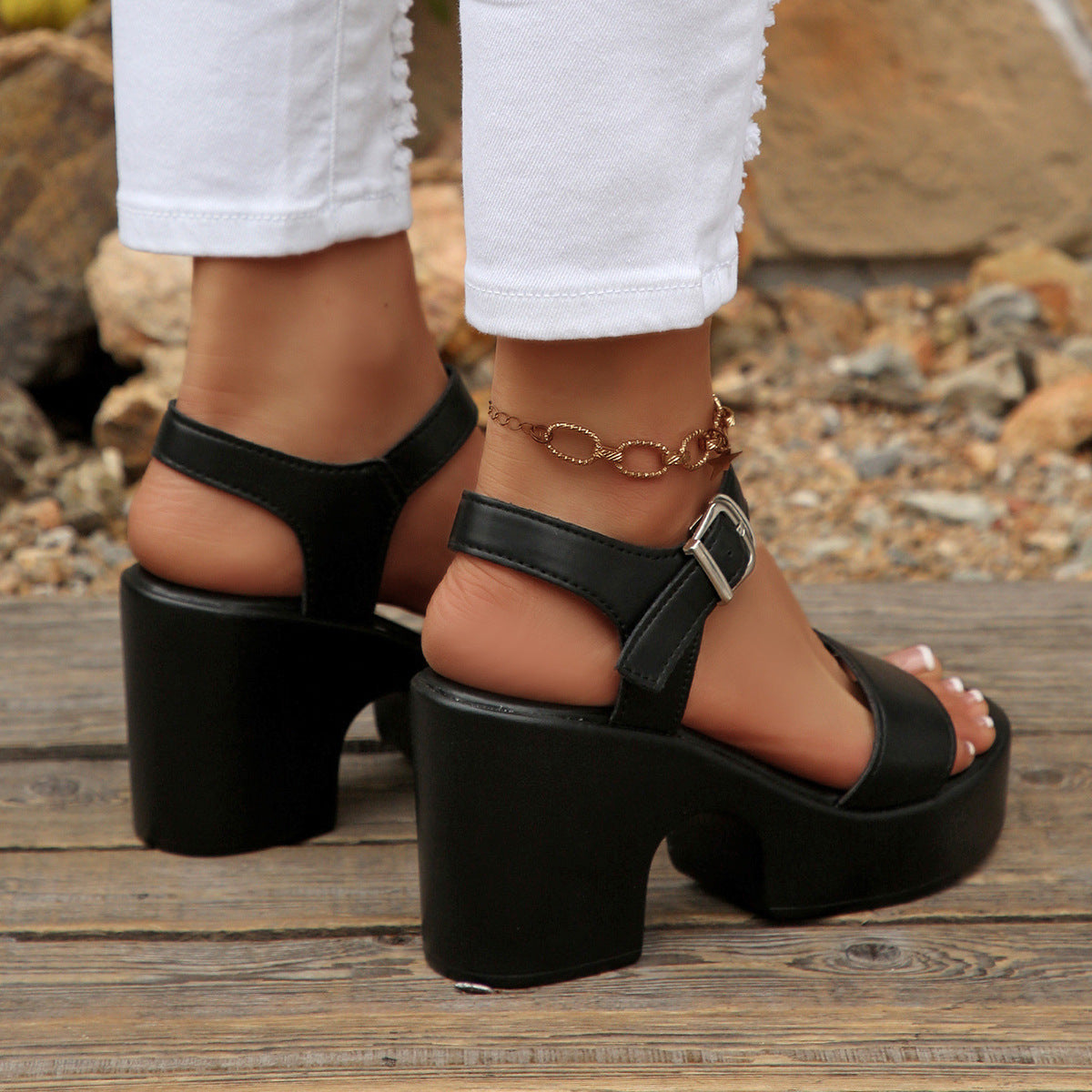 Damen Plateau-Sandaletten mit modischem Riemendesign und eleganter Schnallenapplikation R&B