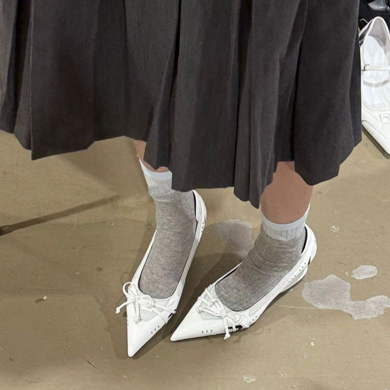 Damen elegante High Heel Ballerinas mit glänzender Oberfläche und Rüschendetail R&B